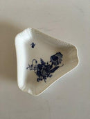 Royal Copenhagen Blaue Blume geschweißte dreieckige Schale Nr. 1881