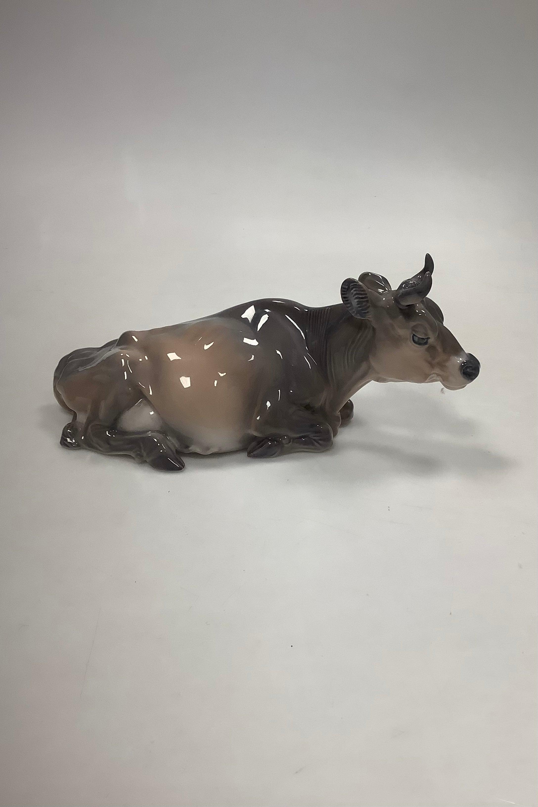 ロイヤル・コペンハーゲン ジャージー牛のフィギュリン No. 4683