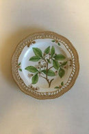 Royal Copenhagen Flora Danica Mittagsteller mit durchbrochenem Rand Nr. 20/3533