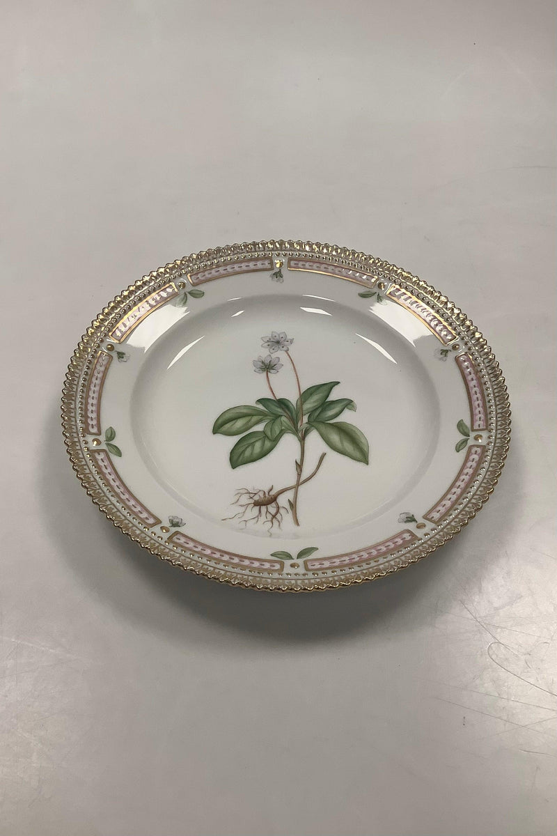Royal Copenhagen Flora Danica Salat Tallerken No 20 / 3573