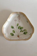 Royal Copenhagen Flora Danica Dreieckige Schale Nr. 3509