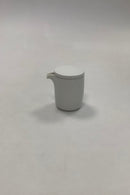 Royal Copenhagen Hvidpot Flødekande med låg. Designet af Grethe Meyer