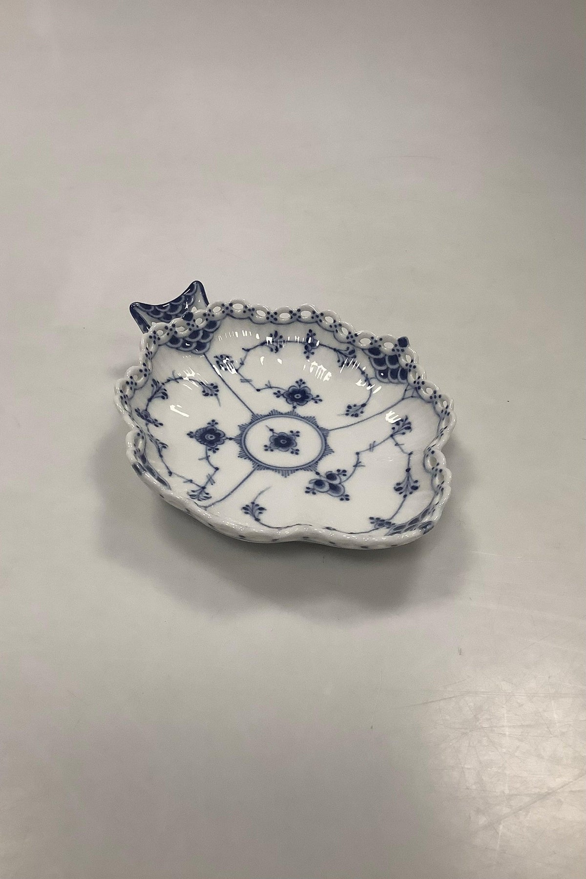 ロイヤル コペンハーゲン ブルーフルーテッド フルレース リーフ
