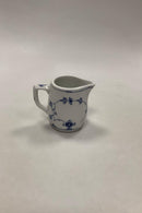 Royal Copenhagen Blauer kannelierter Sahnekrug mit dickem Rand Nr. 2227