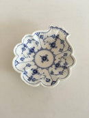 Royal Copenhagen Blauer geriffelter gewölbter Teller mit Henkel Nr. 2013