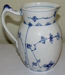 Royal Copenhagen Blaues kanneliertes Milchkännchen Nr. 450