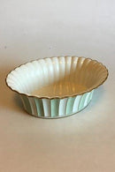 Royal Copenhagen  Oval kanneleret skål Stel med grøn dekoration med guld på form 507(Herregaard)