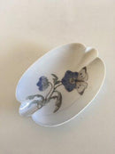 Royal Copenhagen Schale Nr. 1276/960 mit blauer Blume und Schmetterling