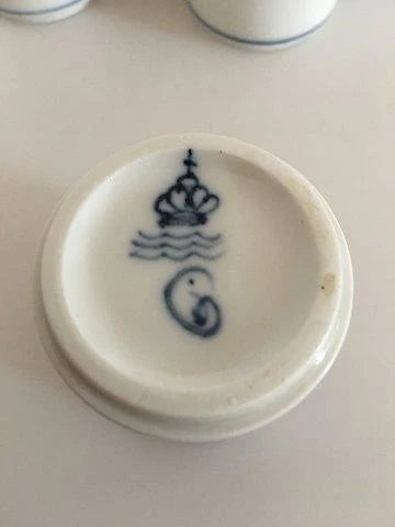 Royal Copenhagen Små Snapsebæger med unika dekoration af Jeanne Grut. Sæt på 6 stk.