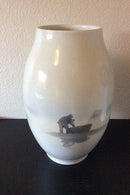Royal Copenhagen Unika Vase af Karl Sørensen fra 1926 med motiv af mand i båd og køer