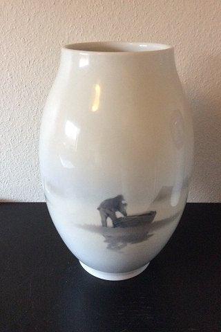 Royal Copenhagen Unika Vase af Karl Sørensen fra 1926 med motiv af mand i båd og køer