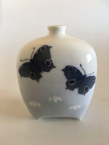 Royal Copenhagen Vase 188/1340 mit Schmetterlingsmotiv