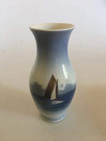 Royal Copenhagen Vase Nr. 2765/2289 mit Schiffsmotiv