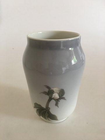 Royal Copenhagen Vase No 92/108 Motiv med Hvid Bonderose