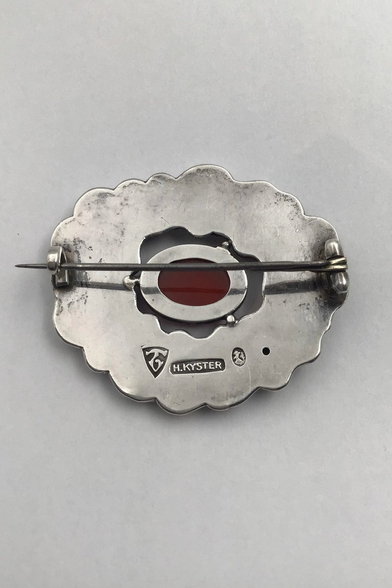 Thorvald Bindesbøll / Holger Kyster Sølv Broche med Rav