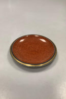 Royal Copenhagen Krakele Fadskål No 212/2568. Rød med Sort og Guldstribet Kant