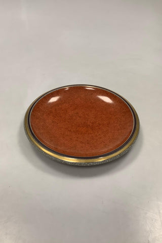 Royal Copenhagen Krakele Fadskål No 212/2568. Rød med Sort og Guldstribet Kant