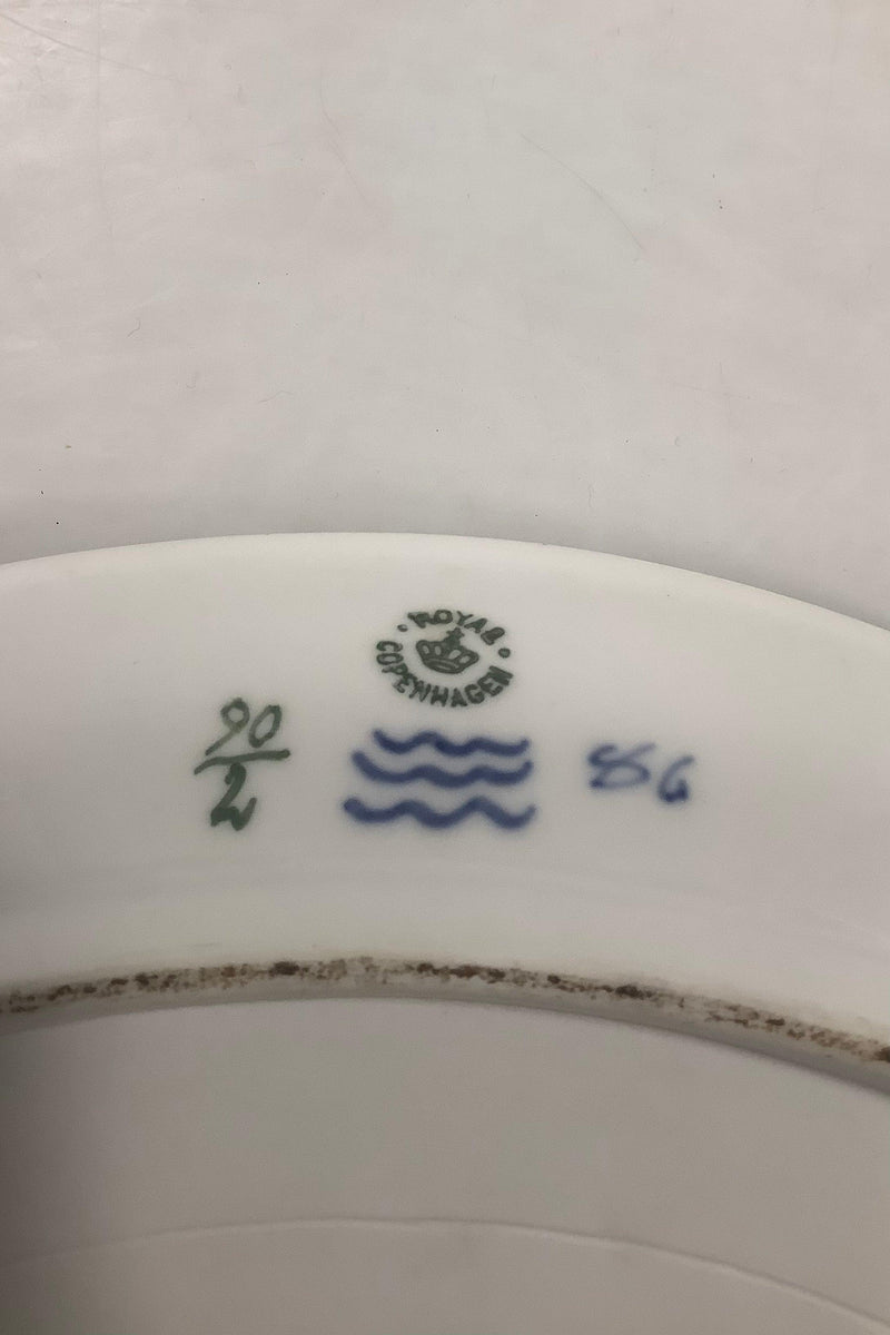 Stort Royal Copenhagen Art Nouveau Bakke med blomster No 90 / 2