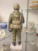 Bing & Grøndahl B&G 2444 Soldat - artillerist i kampuniform 29 cm I fin og hel stand
