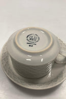 Bing和Grondahl/Kronjyden炻器白色堇菜咖啡杯和碟No 305