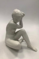 Bing &amp; Grondahl年轻女孩做头发的小雕像，编号2280