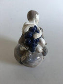 ロイヤルコペンハーゲン ベアーに座る葡萄を持ったフォーンのフィギュリン No 2318