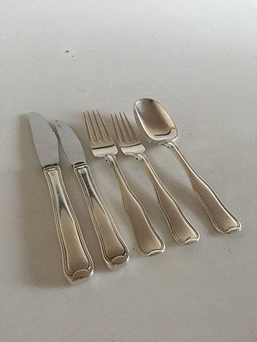 Georg Jensen Sterling Silber Doppeltes Drilling-Besteck für 6 Personen. 30 Teile.