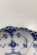 Royal Copenhagen Blaue geriffelte Halbspitzenschale auf Fuß Nr. 511