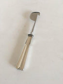 汉斯-汉森（Hans Hansen）传家宝银质7号橙子削皮器，纯银和不锈钢材质。