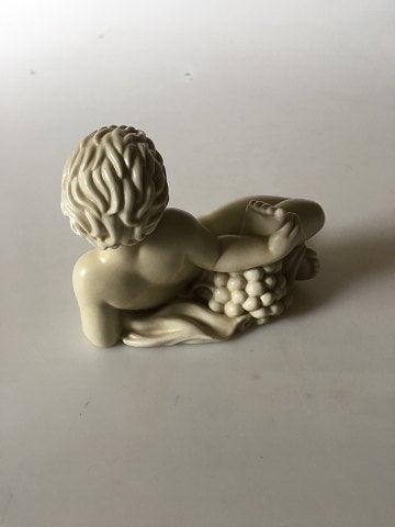 Royal Copenhagen Sjælden figur af nøgen dreng i jern porcelæn