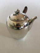 Georg Jensen纯银咖啡壶875号，带木柄。由哈拉尔德-尼尔森设计。