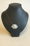 ロイヤルコペンハーゲン Arje Griegstデザインの磁器製ペンダント。アントン・ミケルセンによるスターリングシルバー