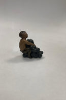 Bing og Grøndahl Figur af Kai Nielsen "Lille Bacchus med druer" No 4027 fra Druehøstserien