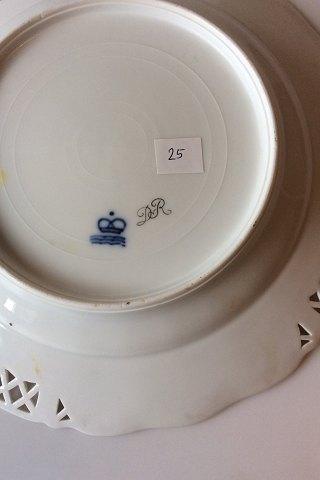 Royal Copenhagen Saksisk Blomst Middags-/Frugttallerken i luksusmodel med gennembrudt kant.