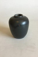 L. Hjorth Vase aus Steingut mit dunkelgrauer Glasur