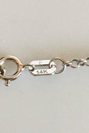 Chain in 14K. White gold with round pendant with 30 small stones