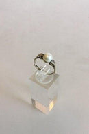 Ring i 14 K Hvidguld med Perle og to små Brillanter