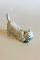 Royal Copenhagen Figur af Terrier med sutsko No 3476