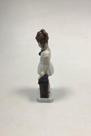 Lyngby Porcelæn Figur af pige med telefon, Gitte No 73