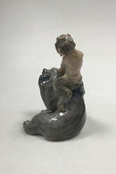 ロイヤルコペンハーゲン 熊の耳を引くフォーン像 No 1804