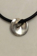 Georg Jensen Sterling Sølv Torun Vedhæng No. 374 med gummi halskæde