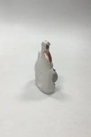 Staffordshire(?) Fajance Figur. To hunde på en tønde