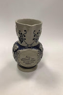 Tysk salt glasur Kande med inskription: Fein Schmeckt Der Wein Aus Einem Krug Von Stein