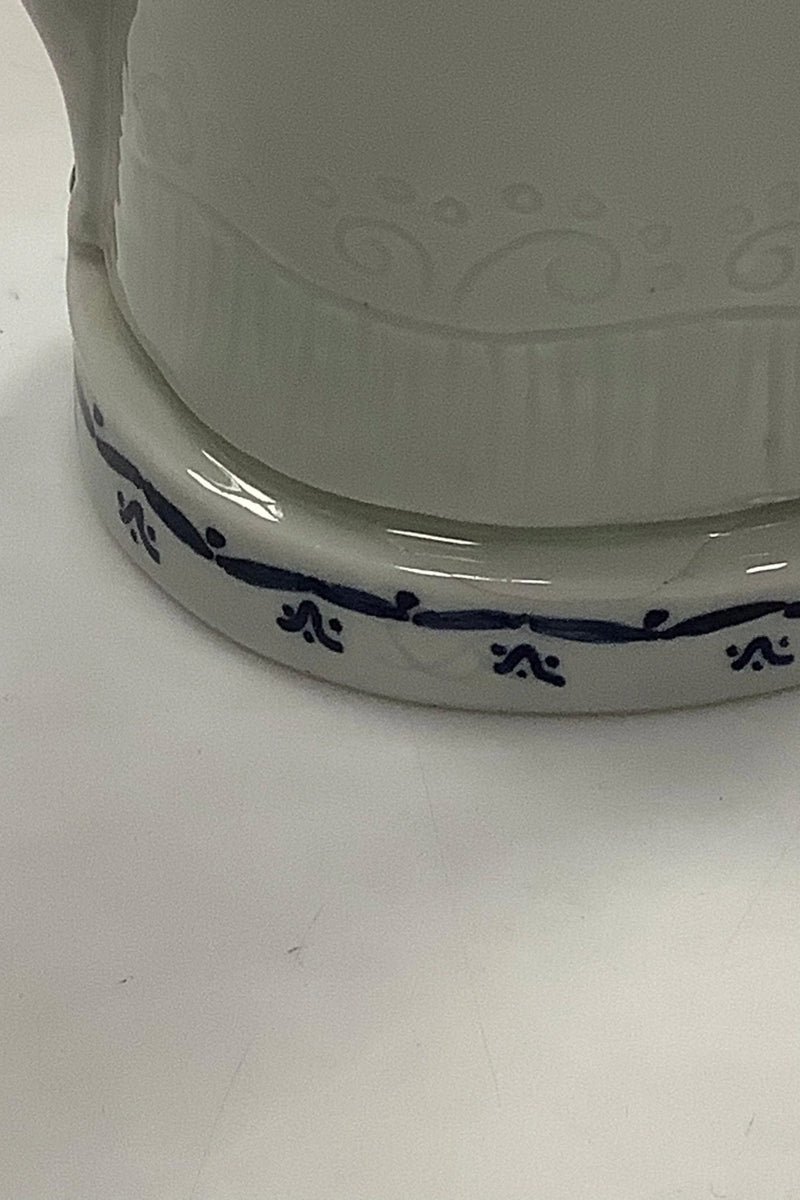 Royal Copenhagen Georg Thylstrup Figur af pige med Hjort Musselmalet No 1531