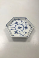 Royal Copenhagen Musselmalet Riflet sekskantet bakke No 2138