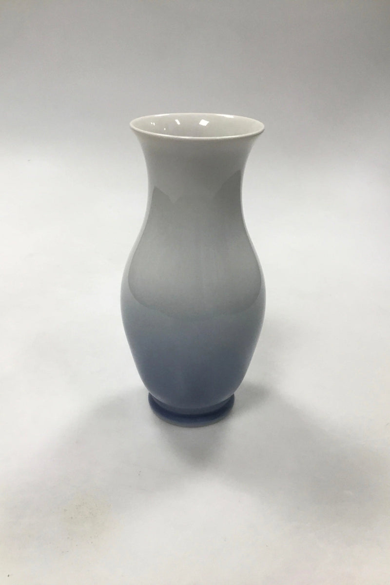 Royal Copenhagen Art Nouveau vase med blomster no 2630/2289