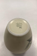 Lyngby Dänemark Porzellanvase in matter Glasur mit Blumen