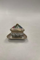 Royal Copenhagen Flora Danica 20/3575 + 20/3576 Trekantet Cremekop