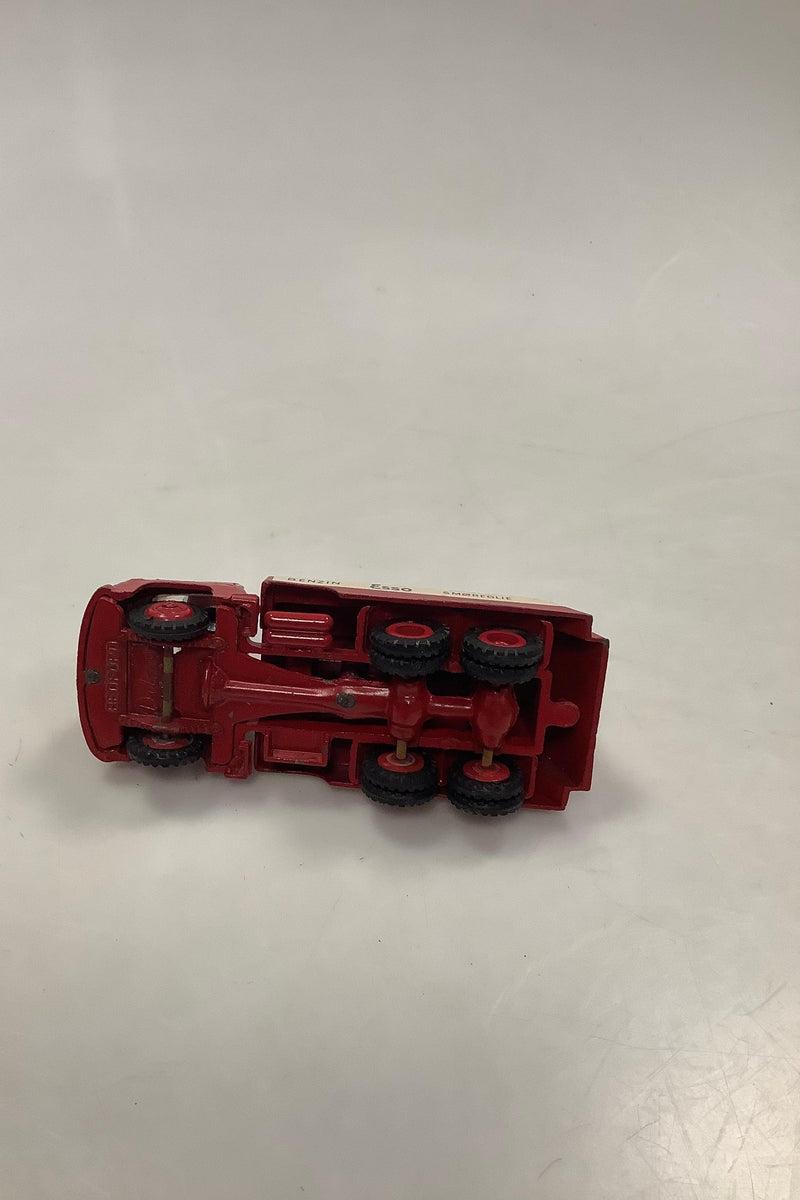 Roter Vilmer Bedford-Tankwagen von Esso aus den 1950er Jahren