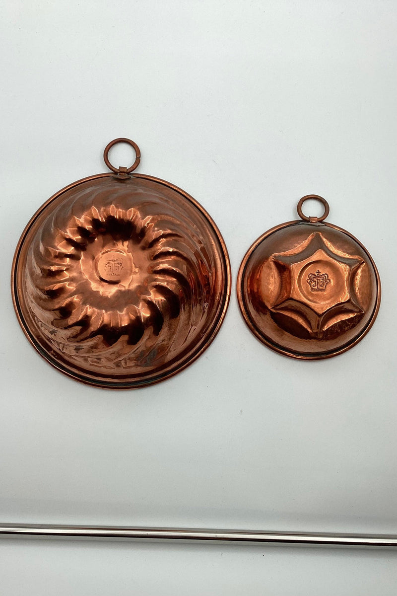 To kobber budding forme med Krone stempel